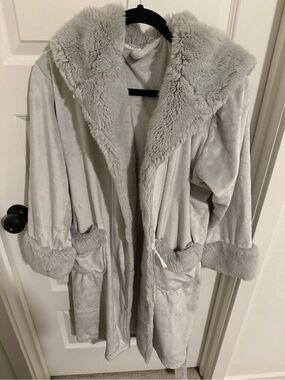 Grey pottery barn robe